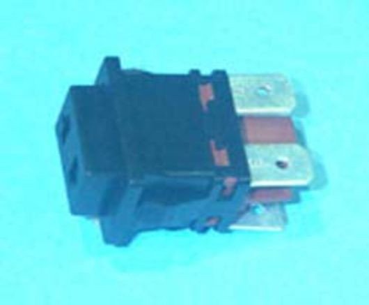 Pulsador Unipolar con toma 13x20mm 6A 4 Faston