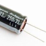 Condensador Electrolitico 33uF 250Vdc 105ºC 12,5x25mm Radial