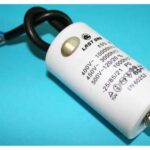 Condensador Motor 8uF 450Vac 40x70mm CABLES + torno M8
