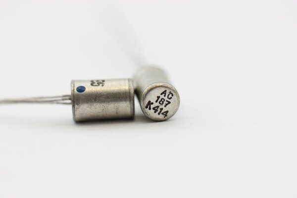 Transistor NPN 28V 1A 1W TO1 AC187